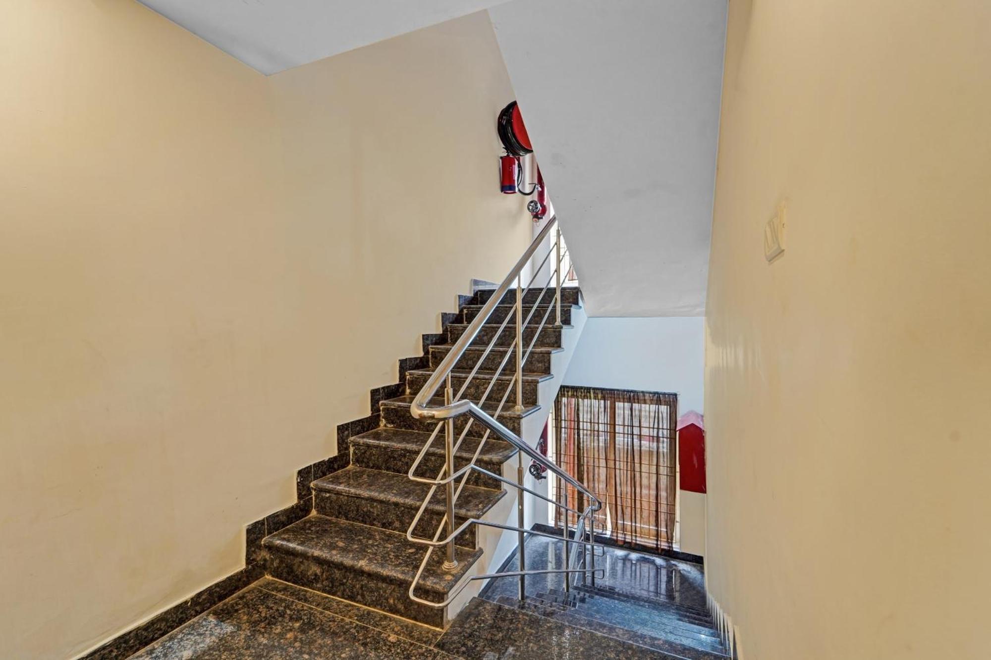 Hotel O J2 Service Apartment Chennai Exterior foto